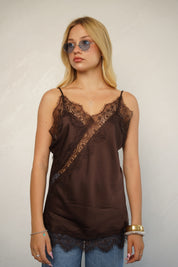 גופיית סאטן בשילוב תחרה חום