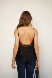 גופיית סאטן בשילוב תחרה שחורה