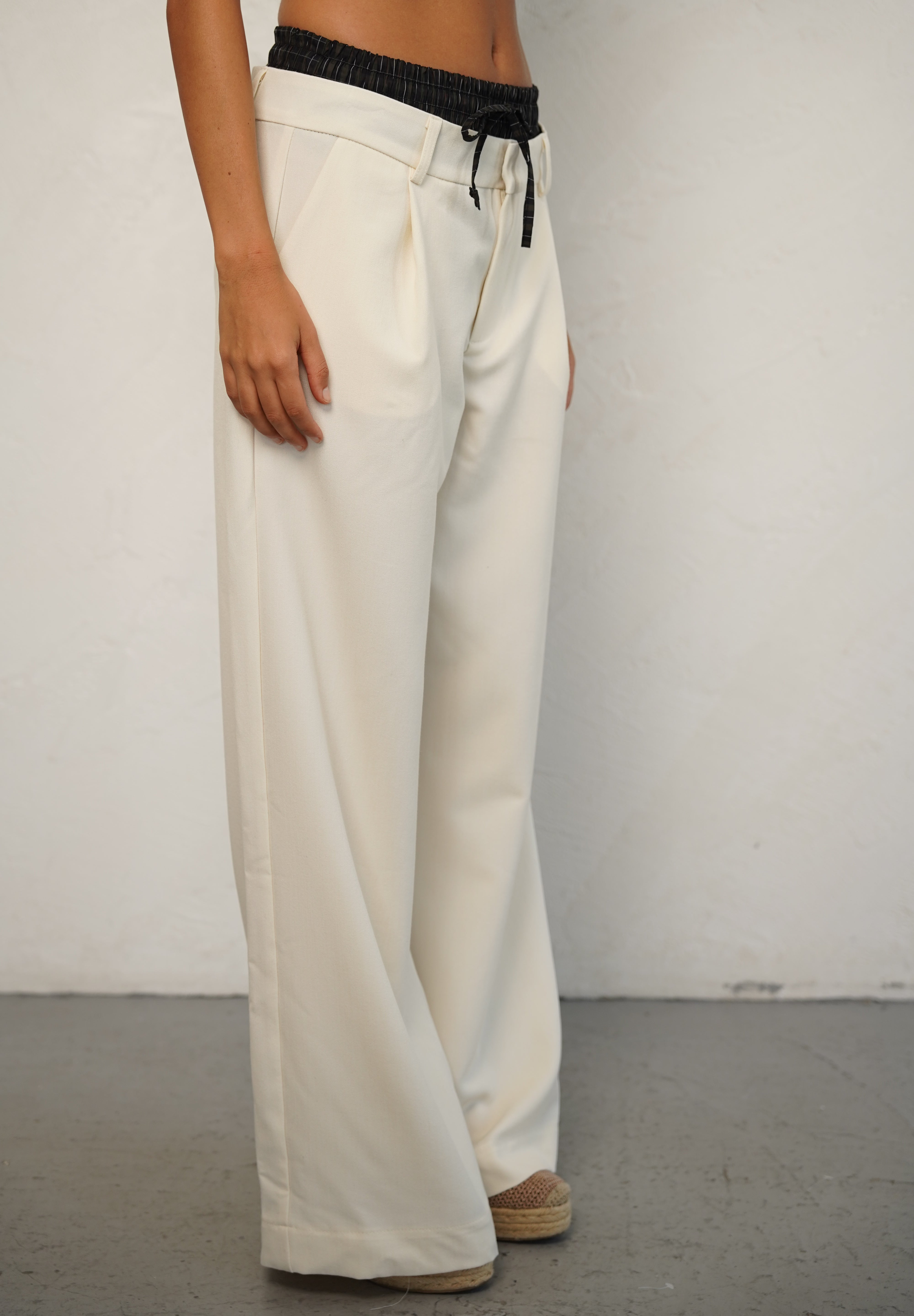 מכנס לומינה מחויט בוקסר בז