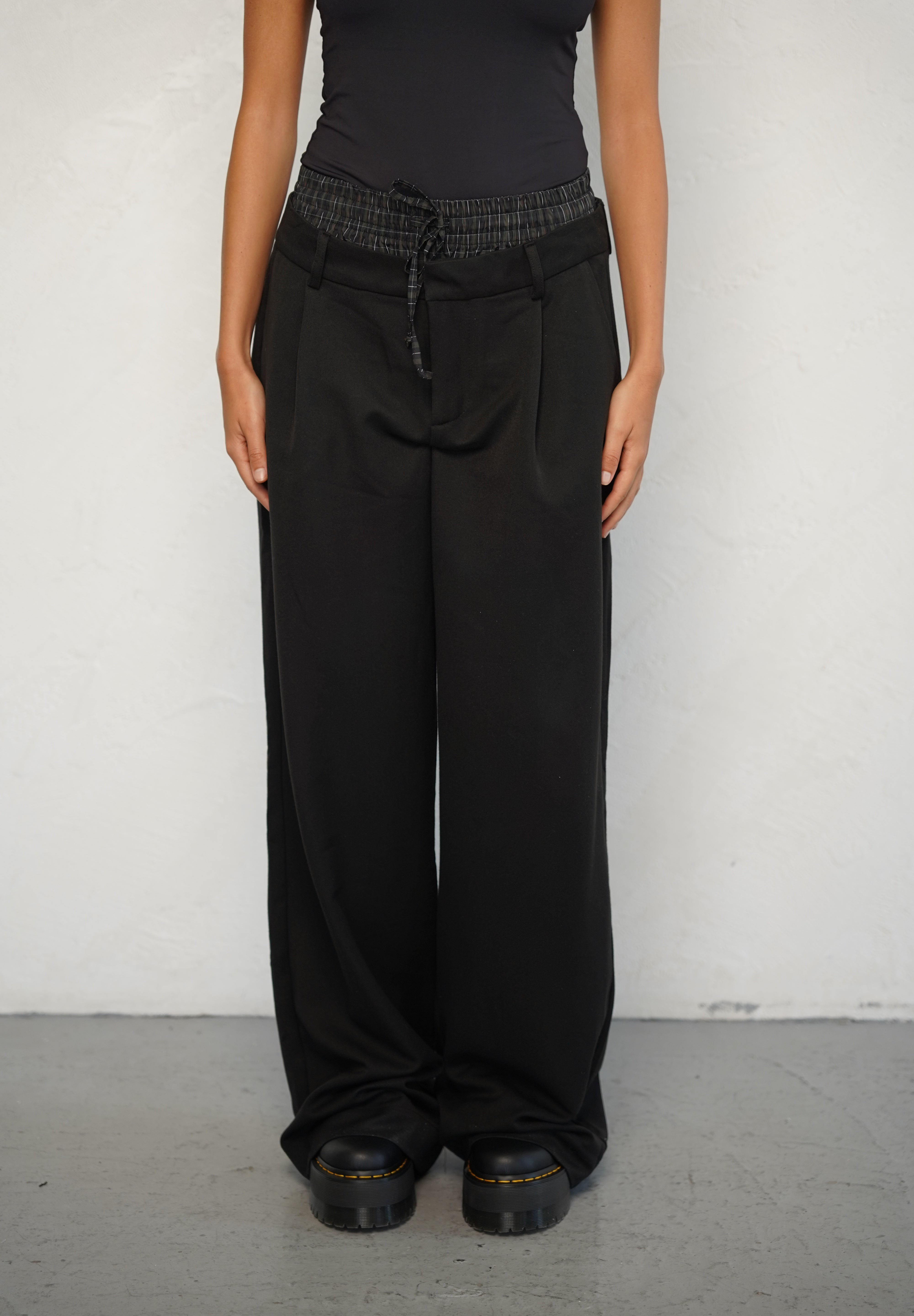 מכנס לומינה מחויט בוקסר שחור