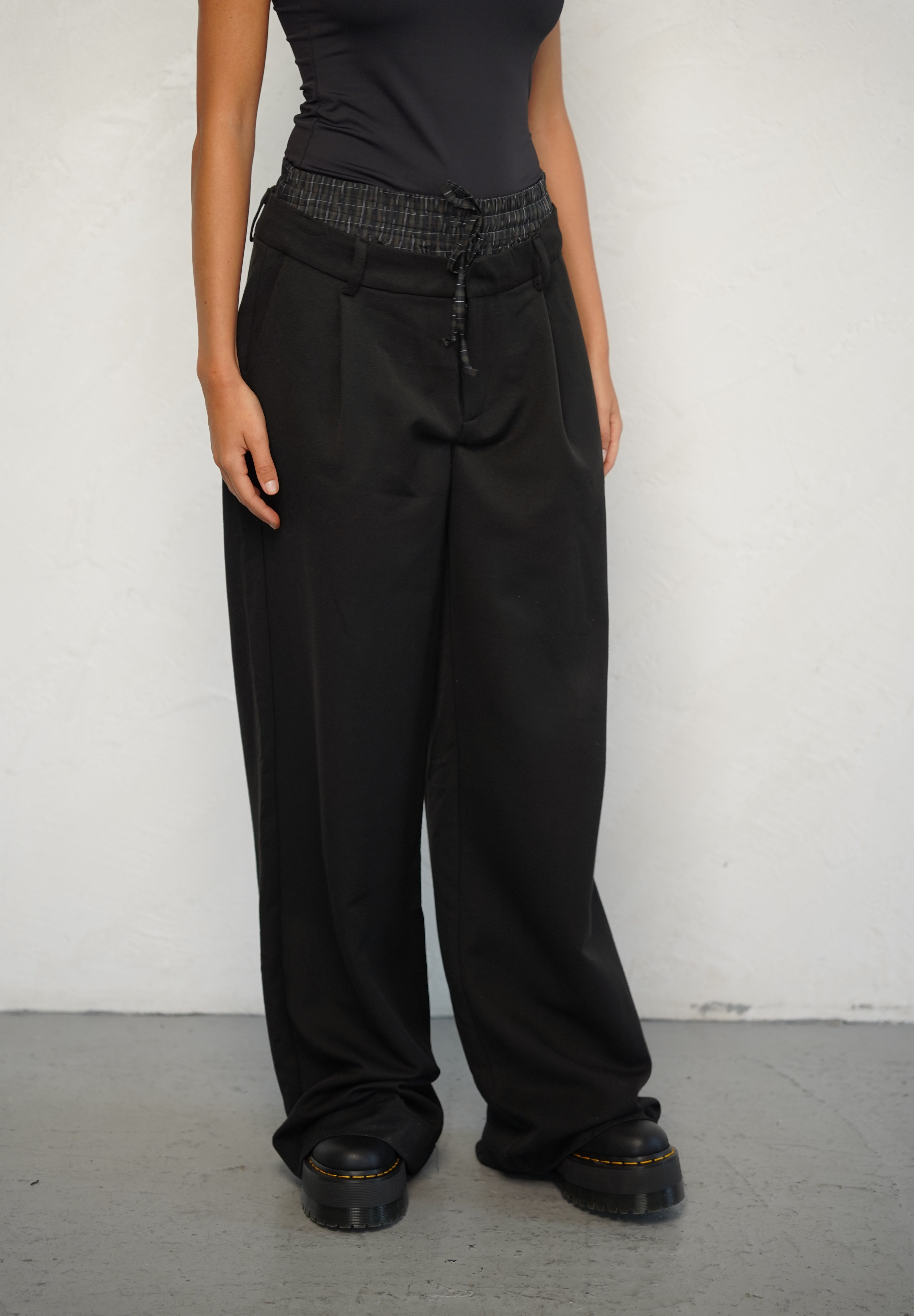 מכנס לומינה מחויט בוקסר שחור