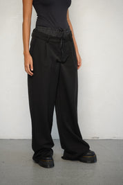 מכנס לומינה מחויט בוקסר שחור