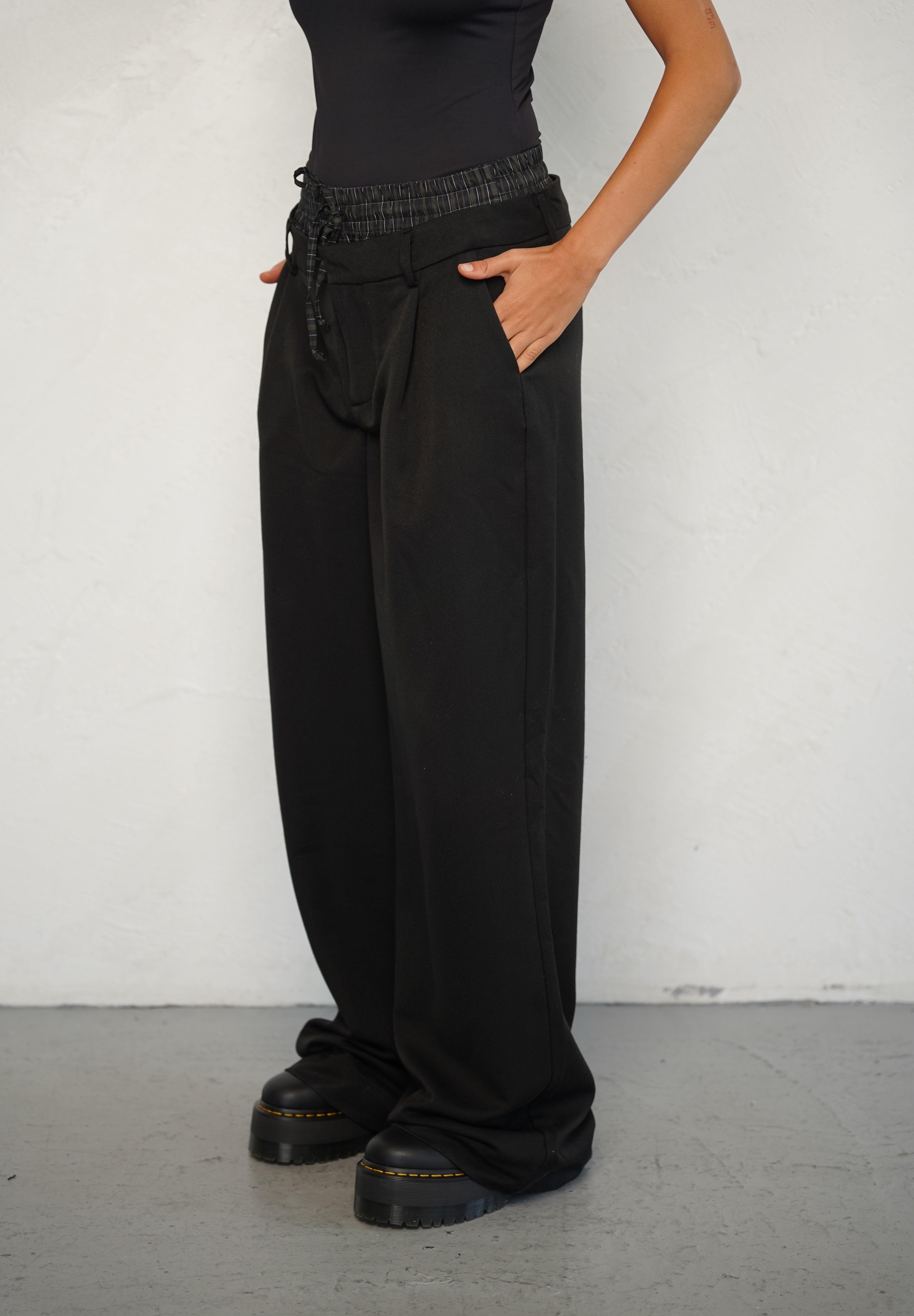 מכנס לומינה מחויט בוקסר שחור