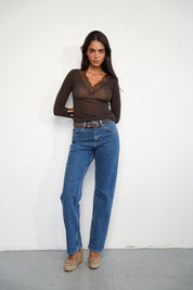 חולצת עלמה תחרה חומה