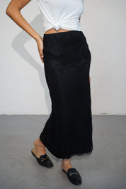 חצאית מקסי תחרה שחורה