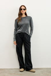 חולצת בייסיק ניקי בלה אפור כהה