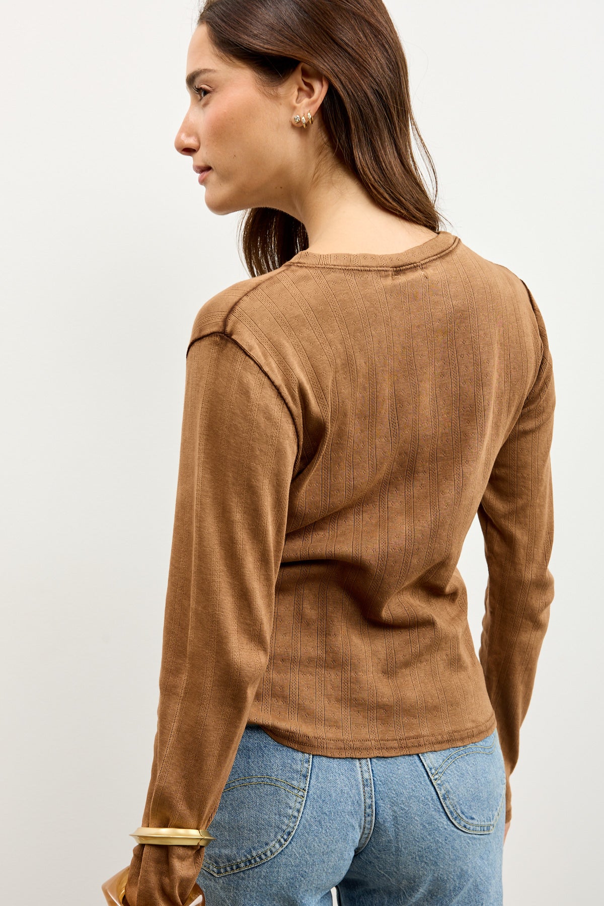 חולצת בייסיק ניקי בלה חום