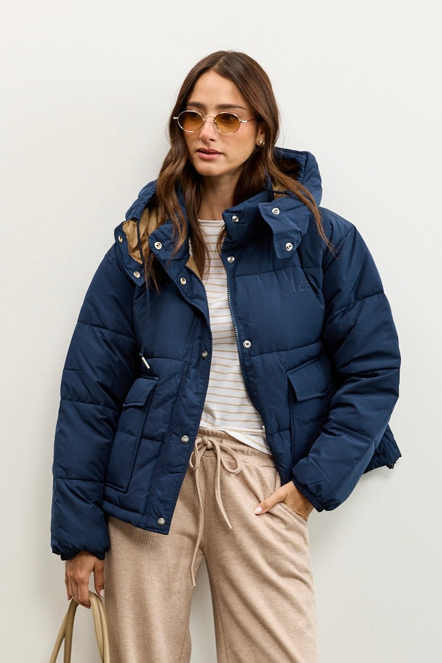 LEE ג׳ינס SHORT PUFFER WITH HOOD RIVET NAVY