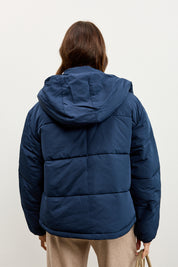 LEE ג׳ינס SHORT PUFFER WITH HOOD RIVET NAVY