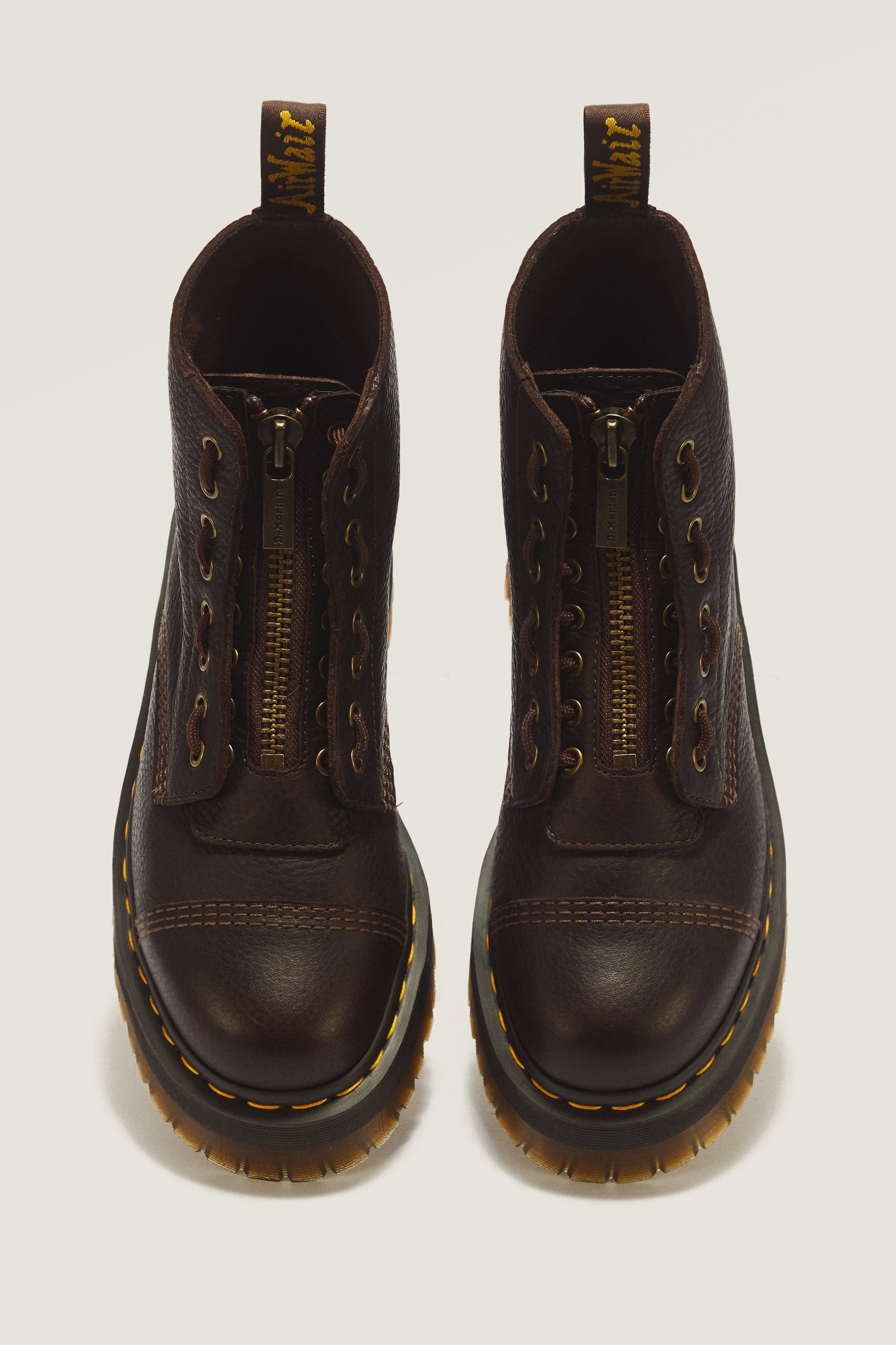 DR. MARTENS מגפי פלטפורמה סינקלייר אמבסדור חום כהה
