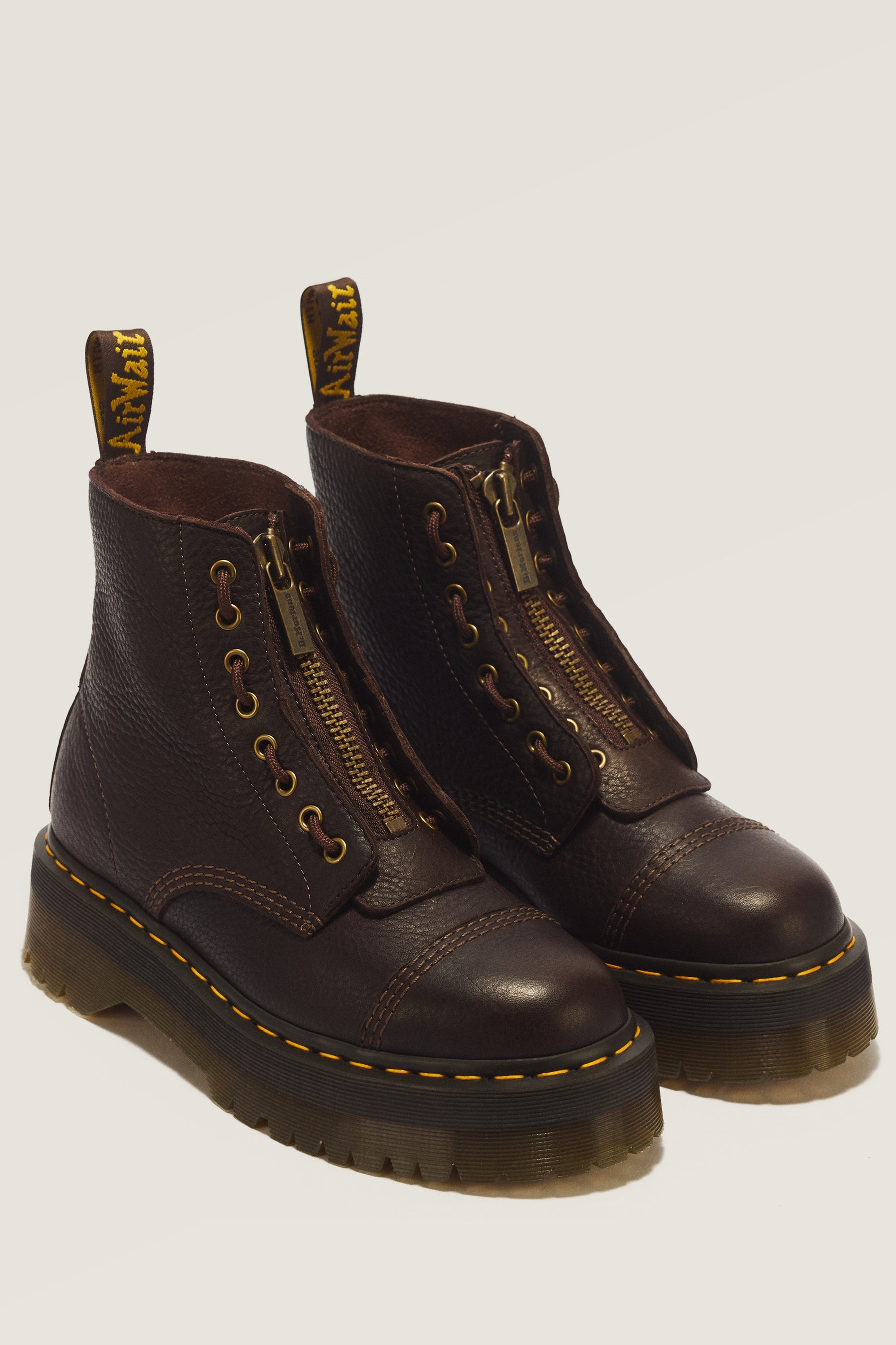 DR. MARTENS מגפי פלטפורמה סינקלייר אמבסדור חום כהה