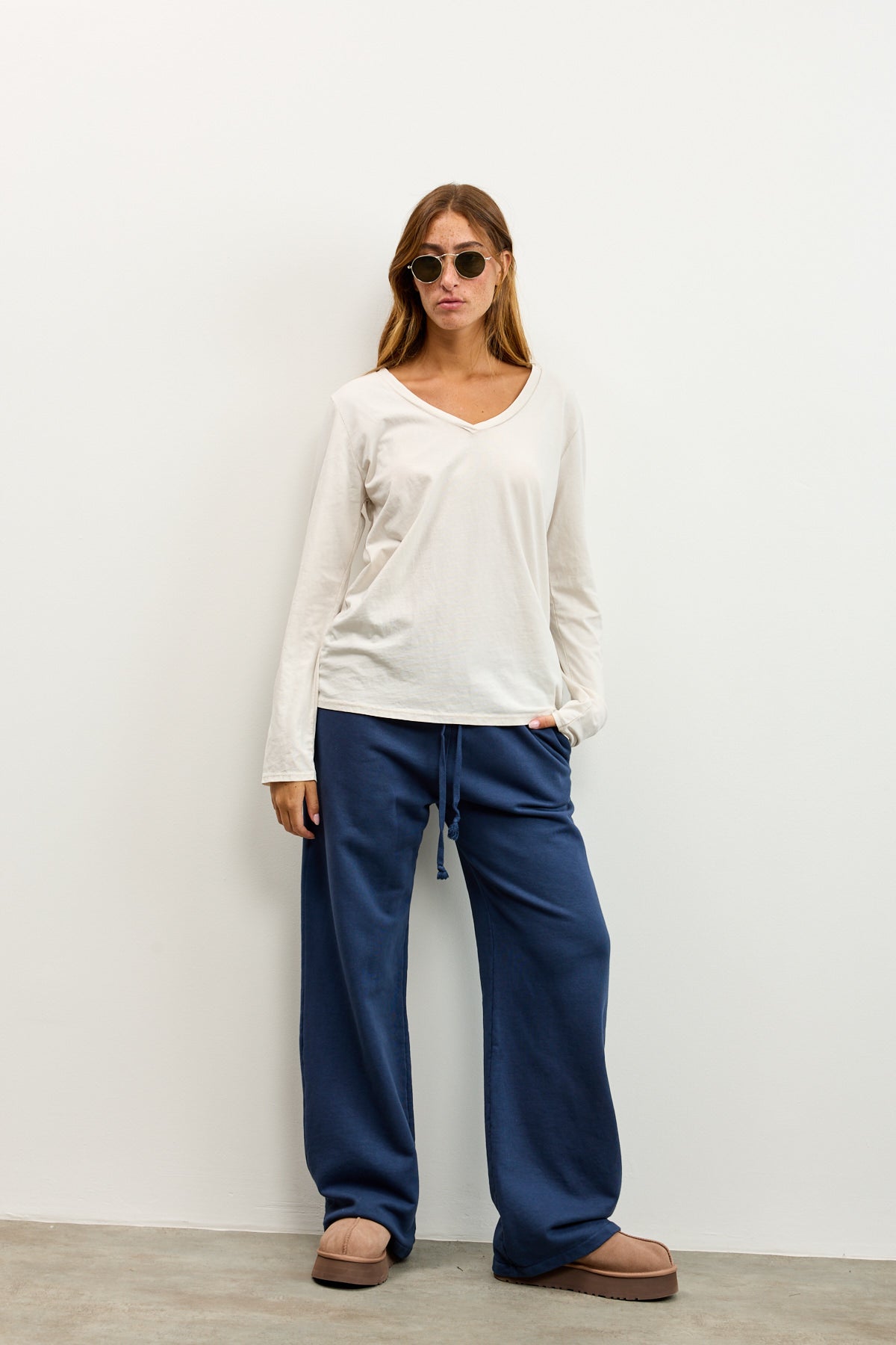 חולצת אלכס V שרוול ארוך בז