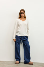 חולצת אלכס V שרוול ארוך בז