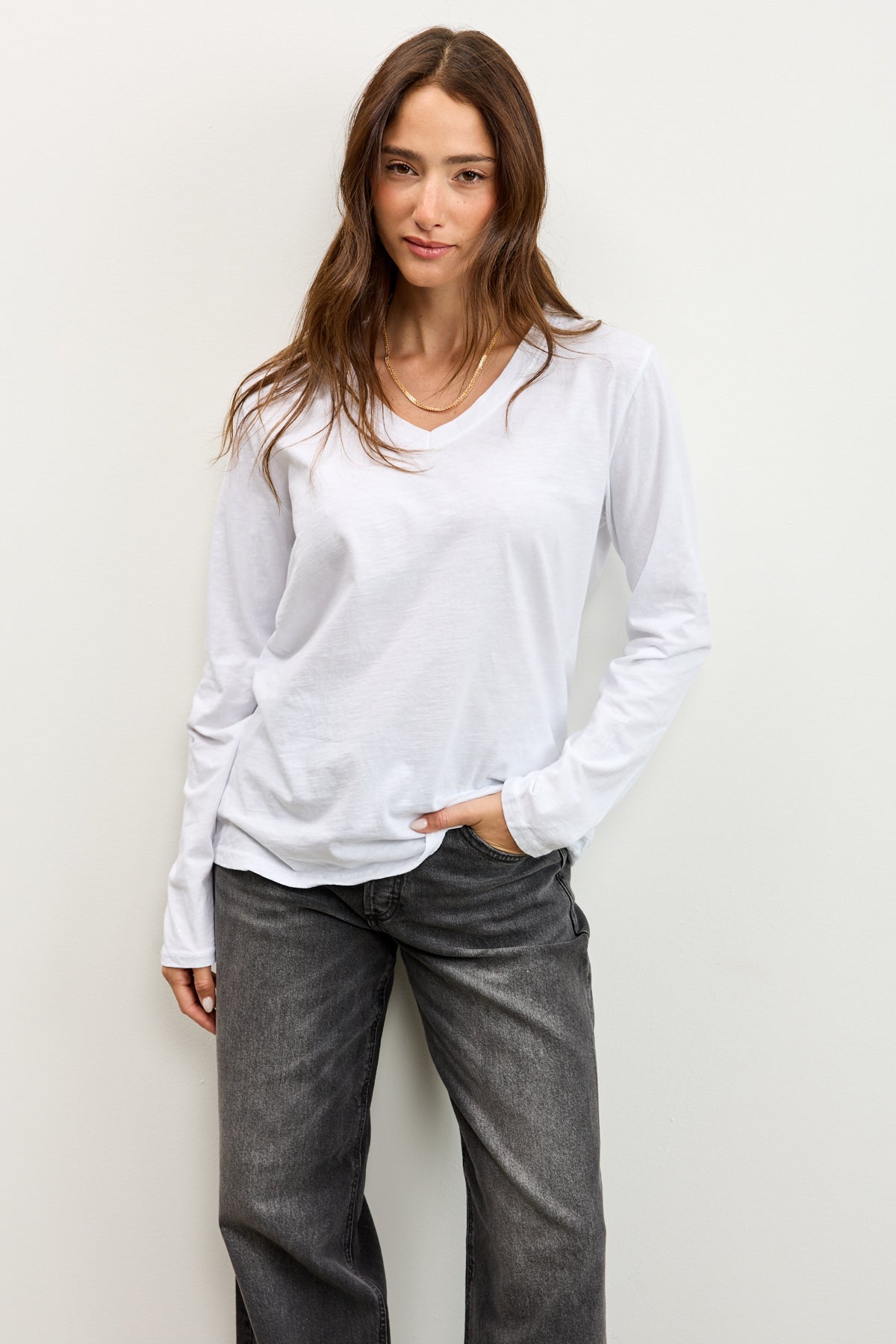 חולצת אלכס V שרוול ארוך לבן