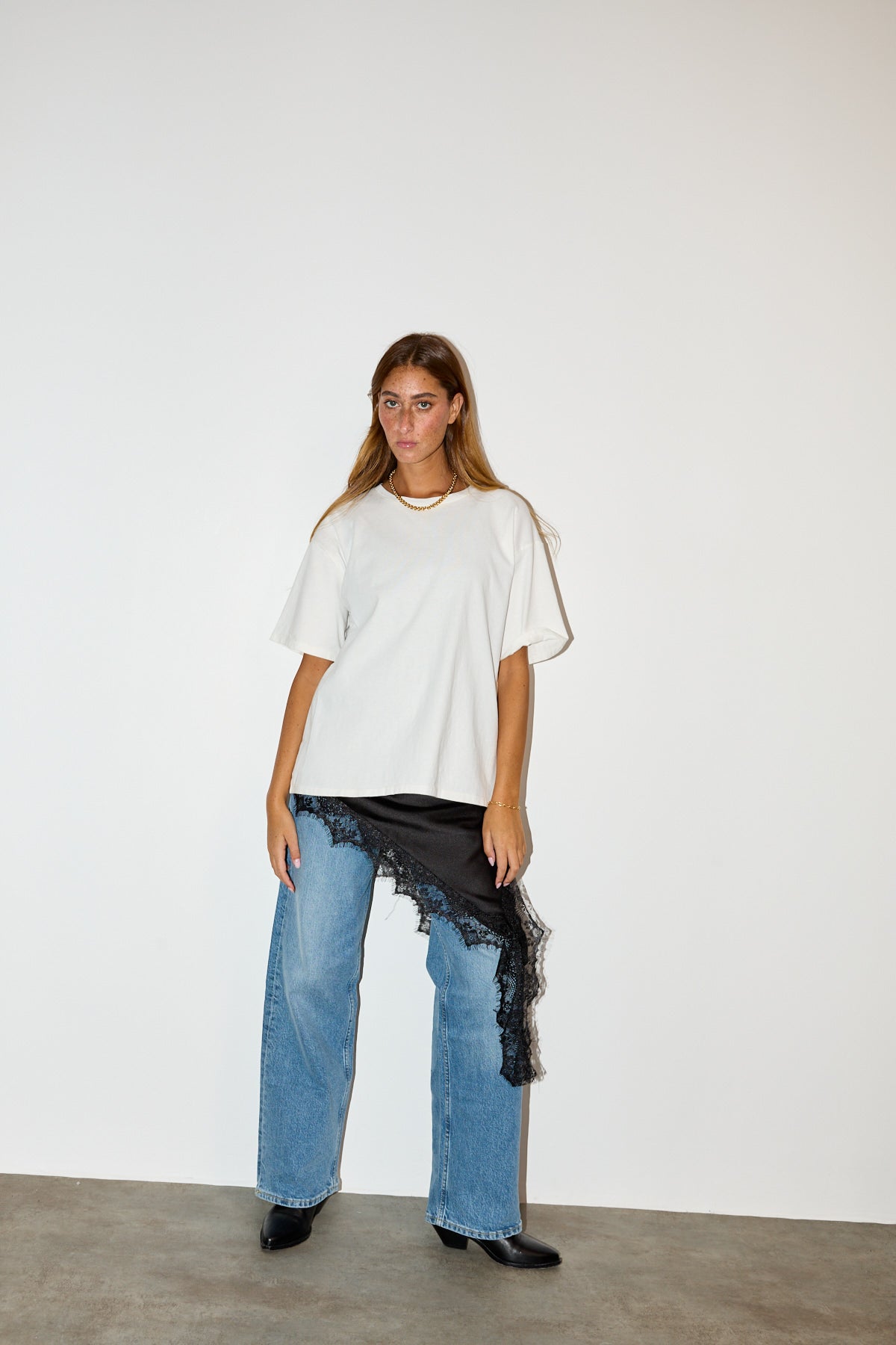 טישירט אוברסייז לני לבן