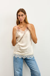 גופיית סאטן בשילוב תחרה שמנת