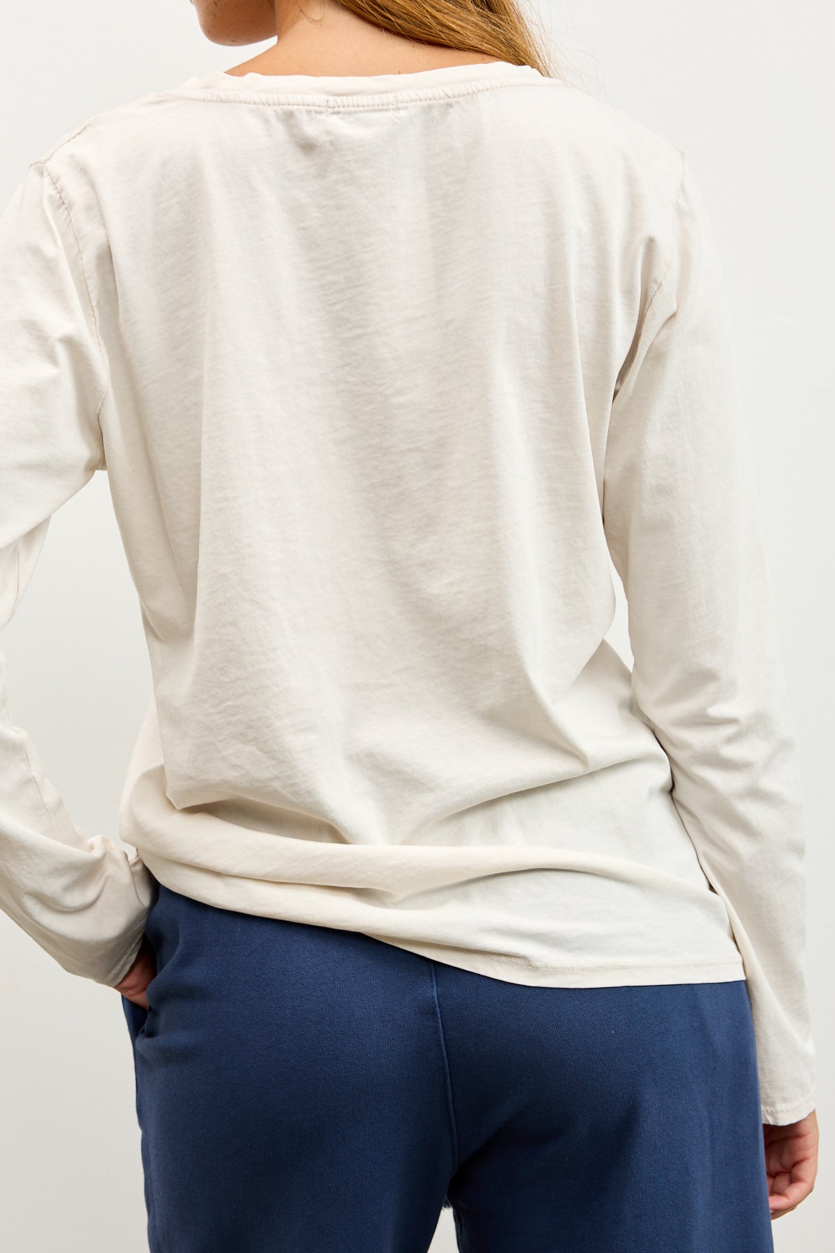 חולצת אלכס V שרוול ארוך בז