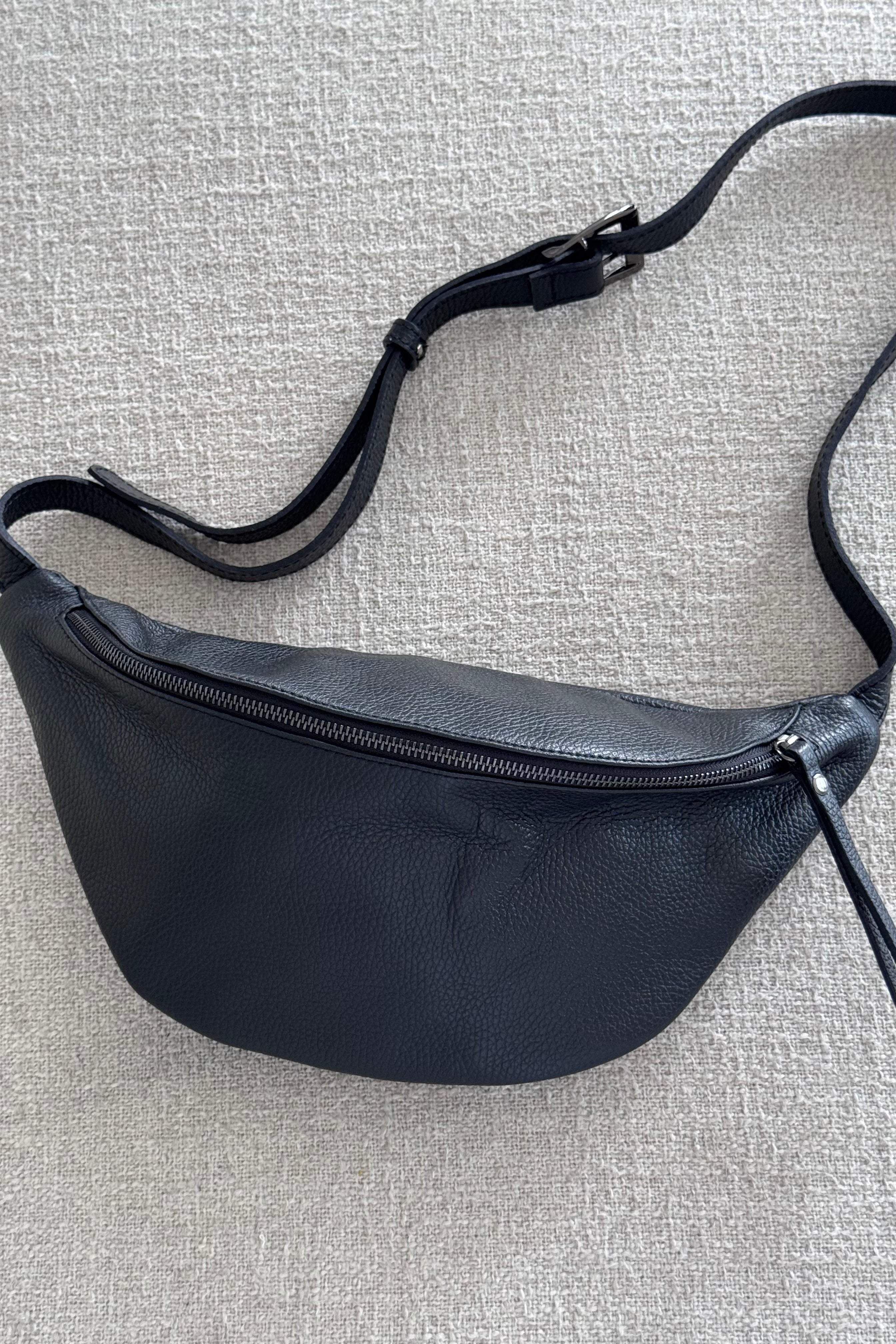 פאוץ׳ קלאסי מעור שחור