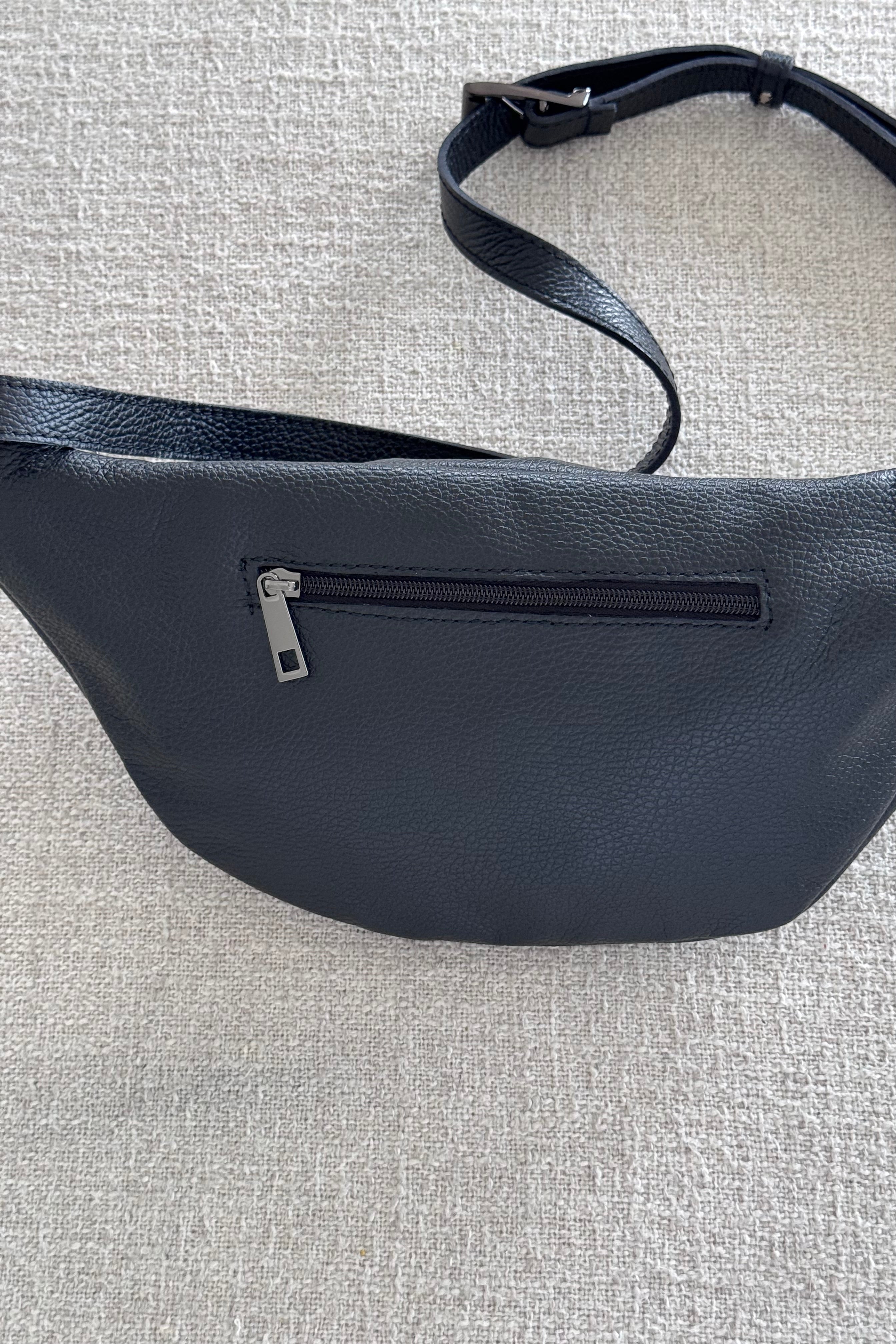 פאוץ׳ קלאסי מעור שחור