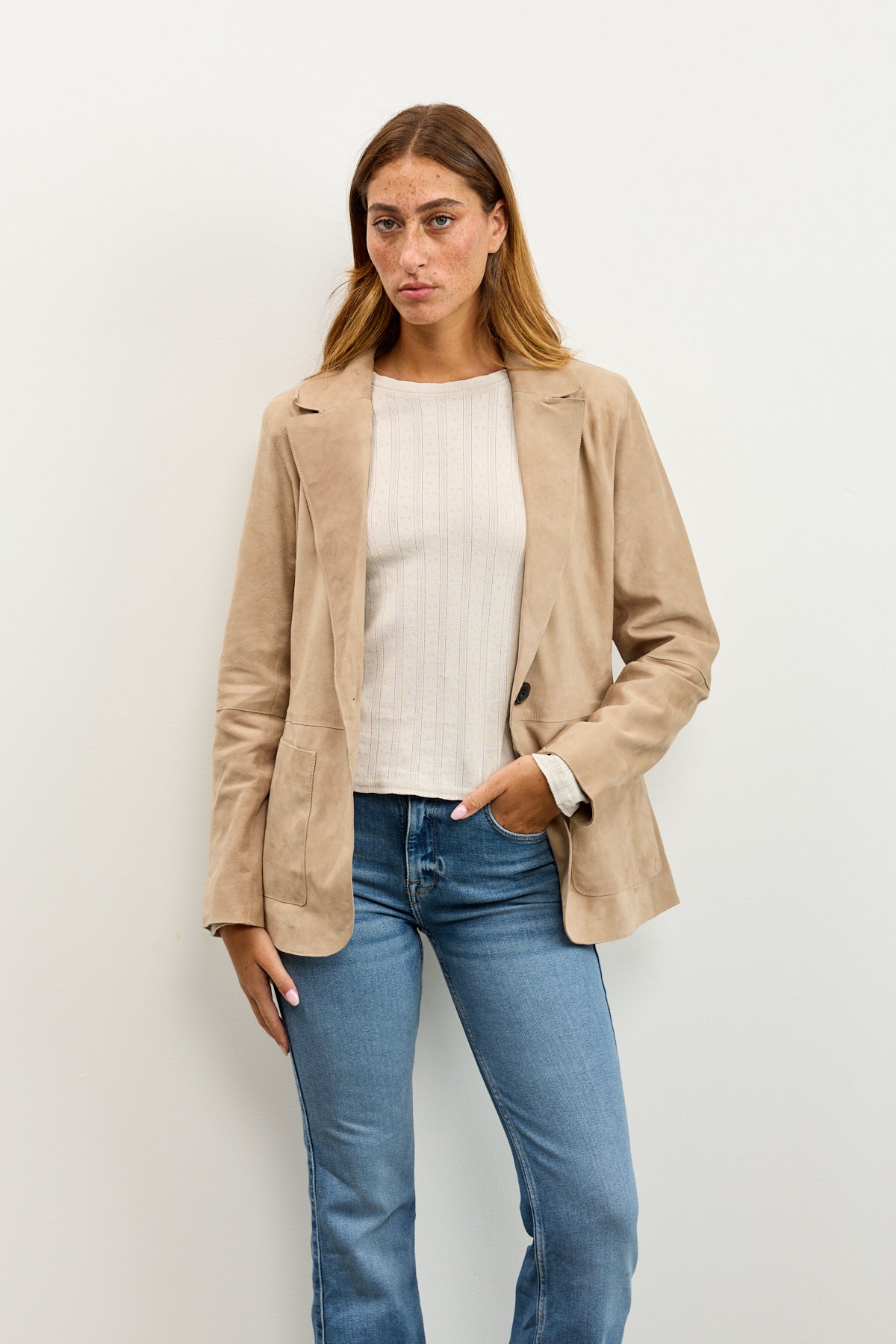 חולצת בייסיק ניקי בלה בז