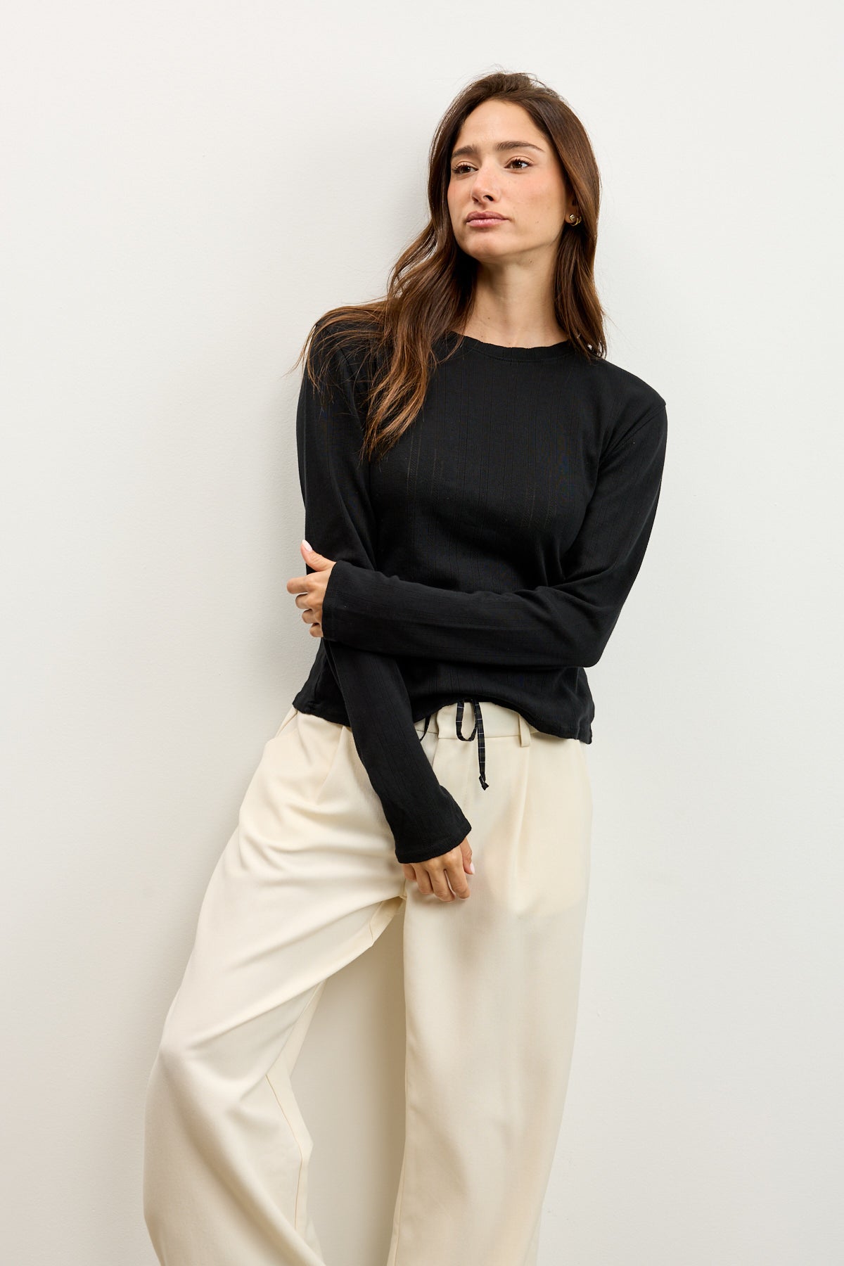 חולצת בייסיק ניקי בלה שחור