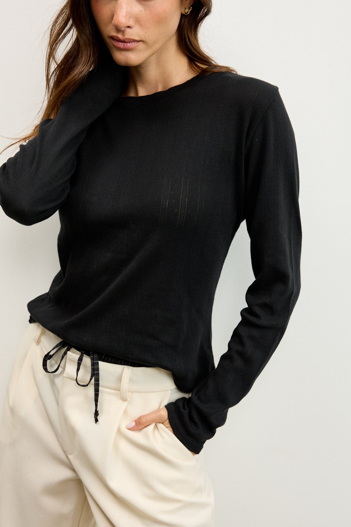 חולצת בייסיק ניקי בלה שחור