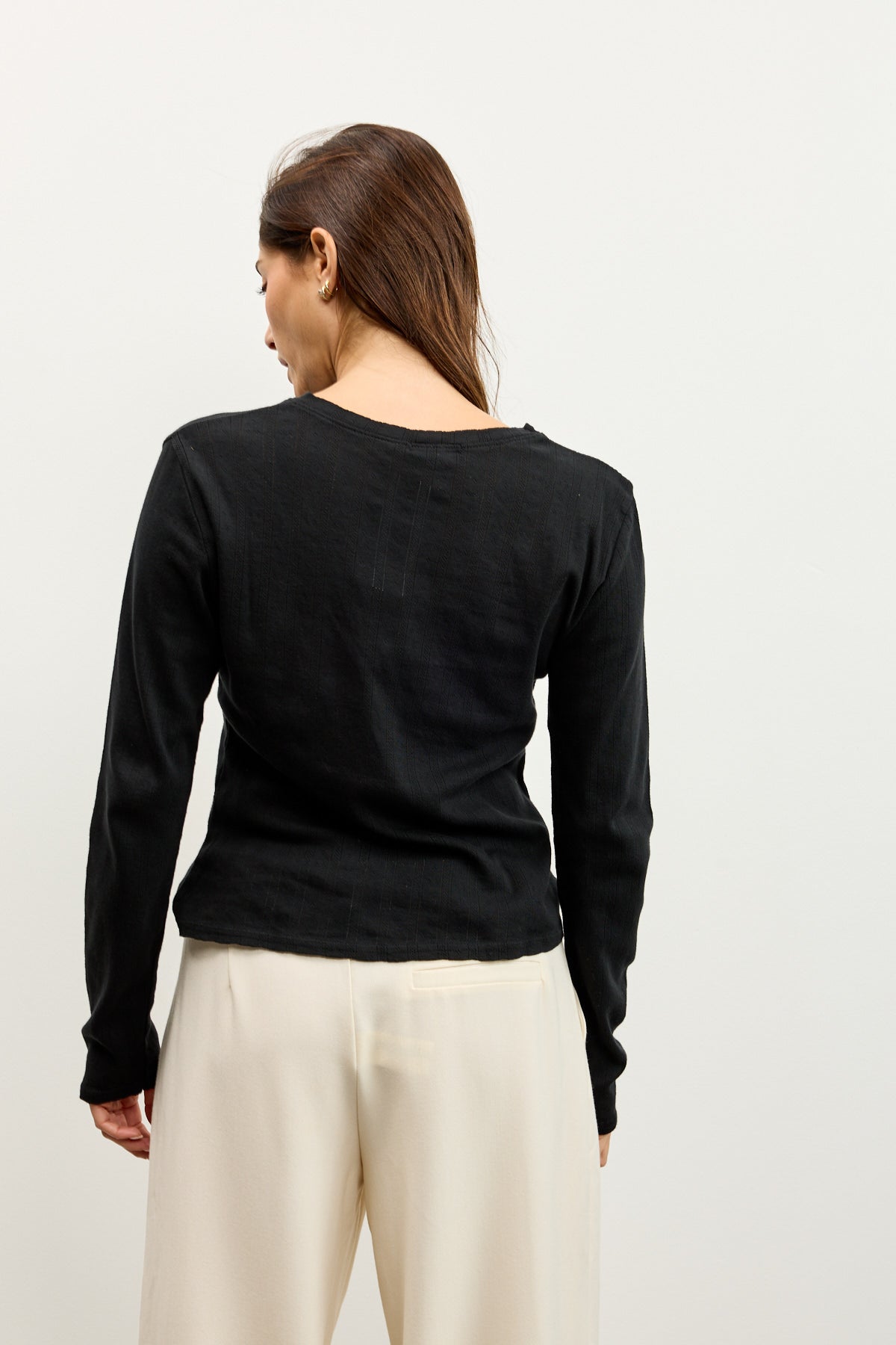 חולצת בייסיק ניקי בלה שחור