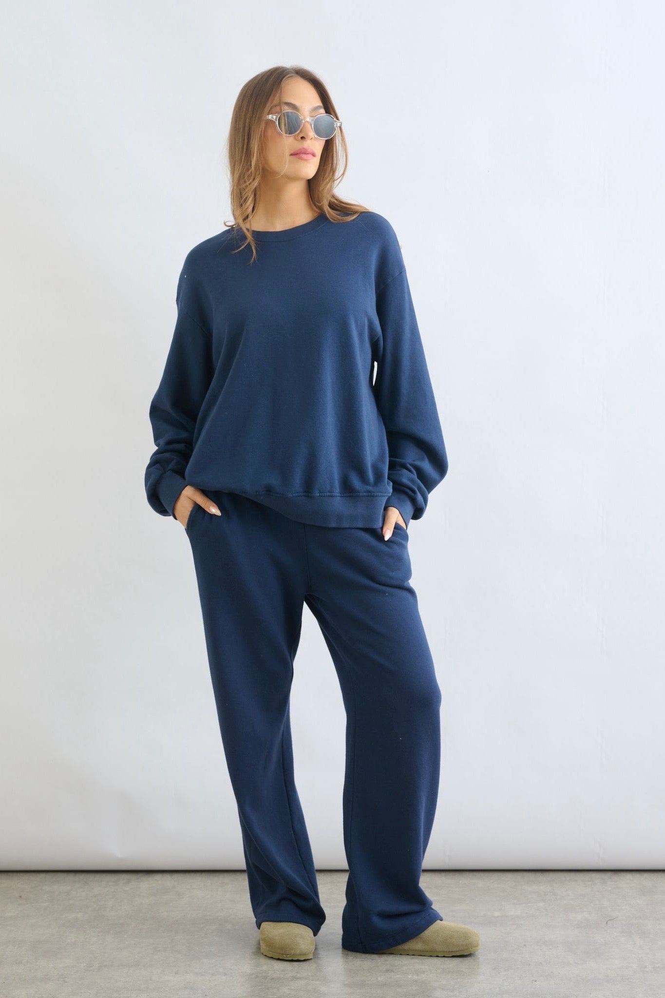 מכנסי טרנינג בייסיק בגזרה ישרה כחול