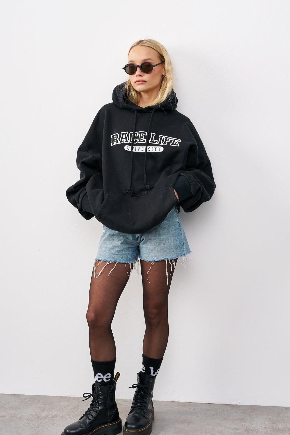 סווטשירט קפוצ׳ון אוברסייז שחור