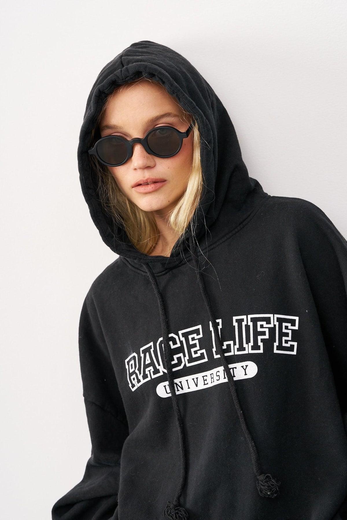 סווטשירט קפוצ׳ון אוברסייז שחור