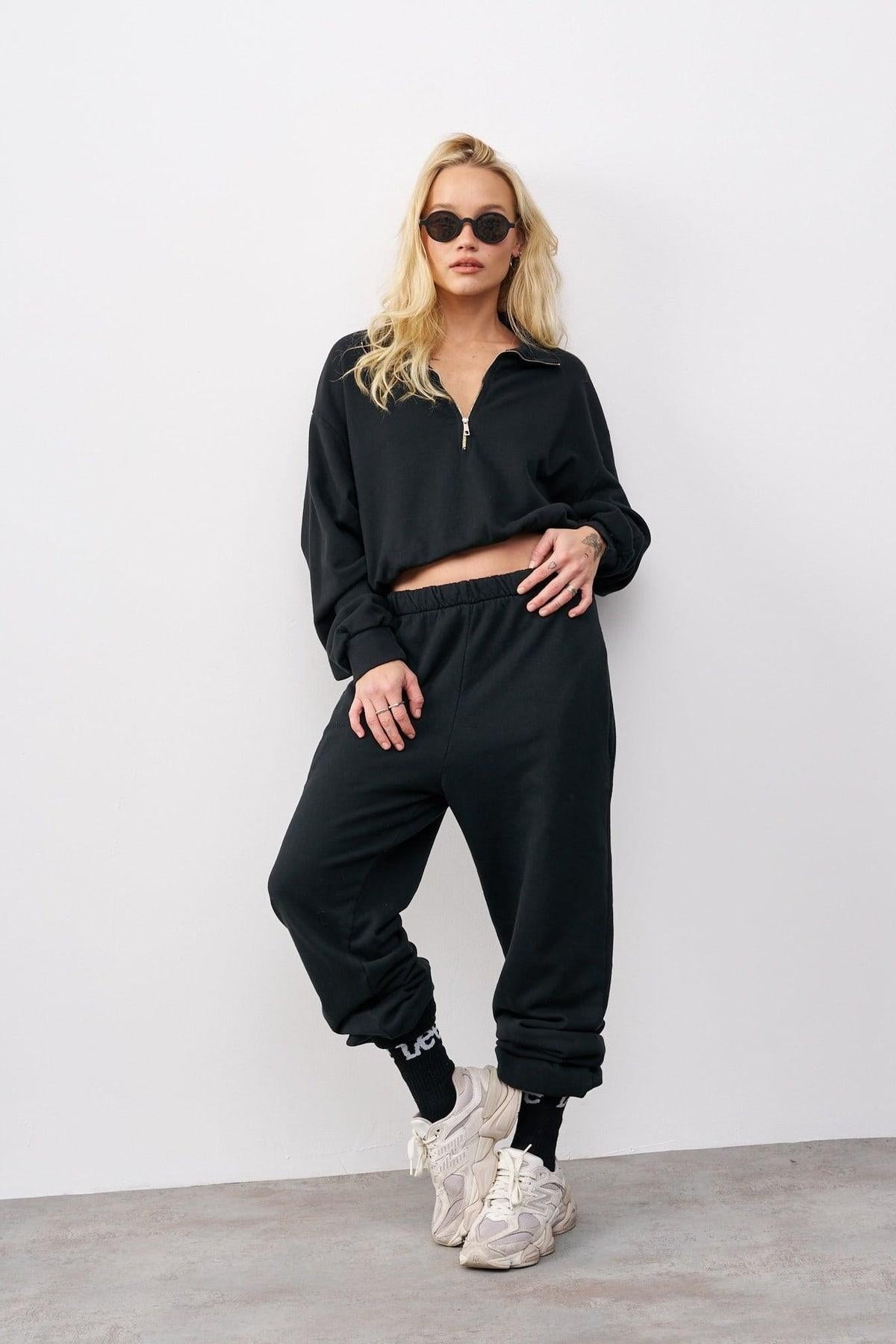 סווטשירט קו מכנס בשילוב רוכסן שחור