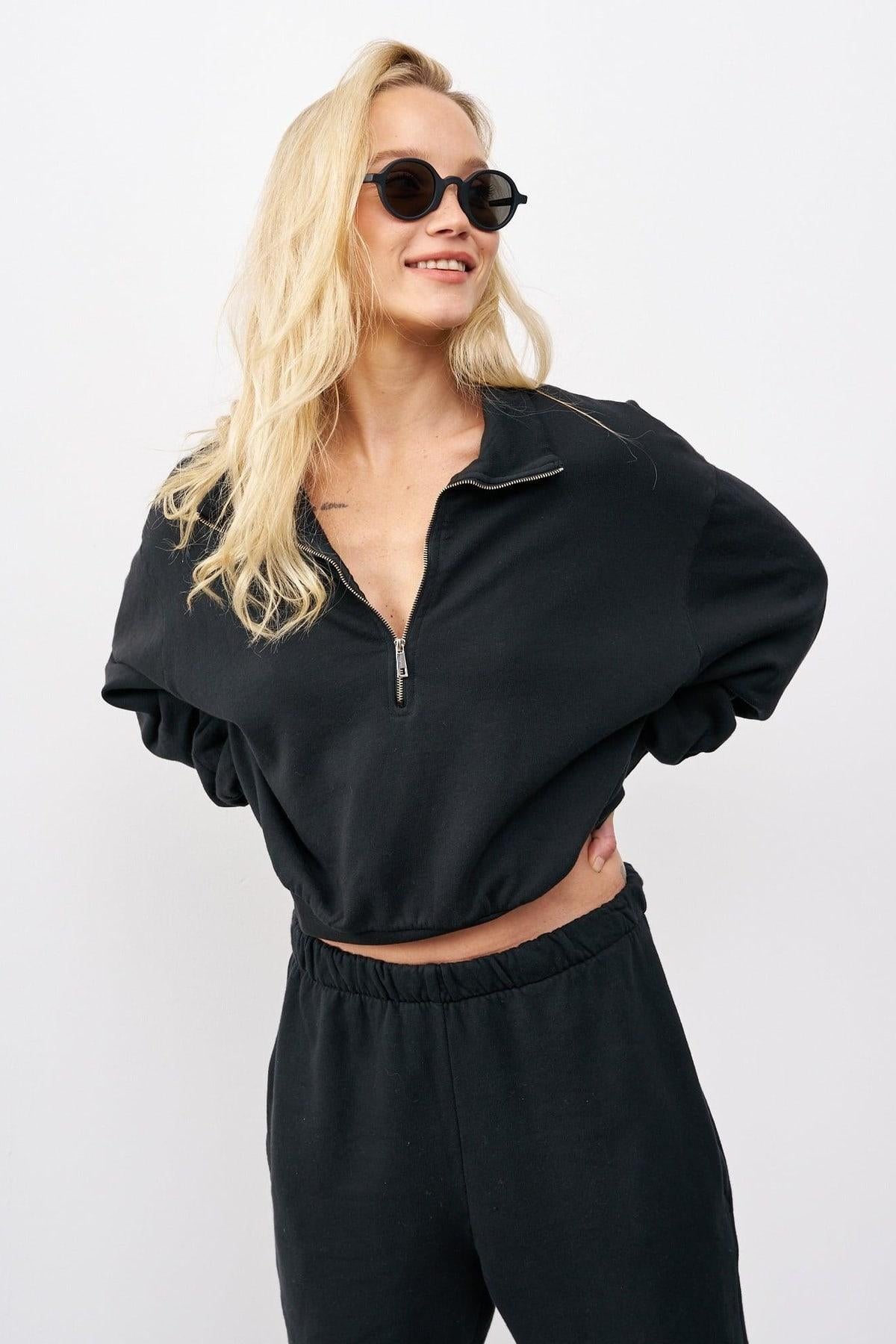 סווטשירט קו מכנס בשילוב רוכסן שחור