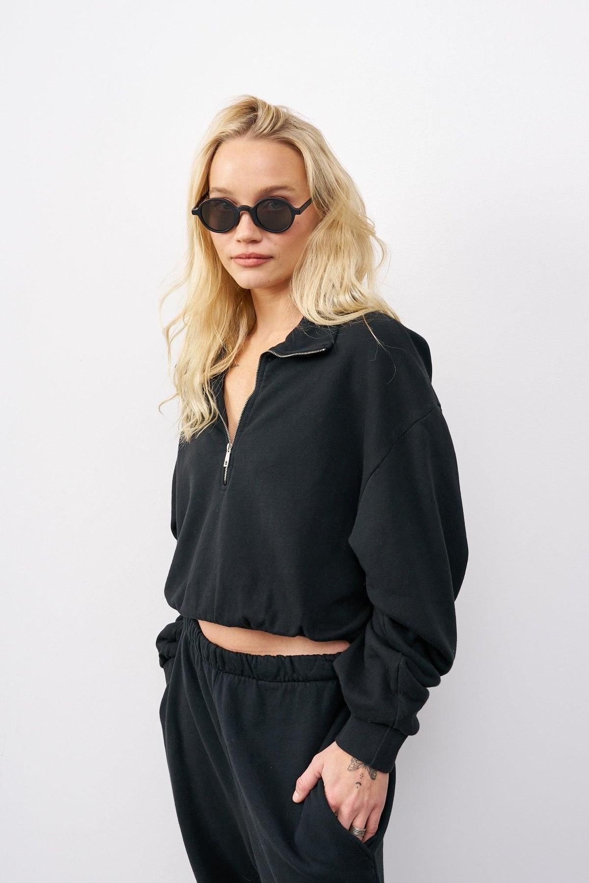 סווטשירט קו מכנס בשילוב רוכסן שחור