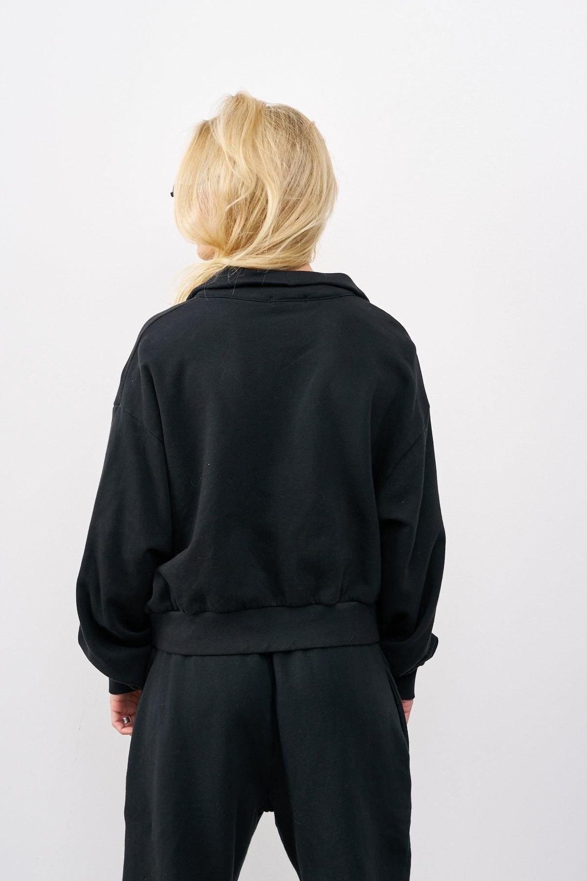 סווטשירט קו מכנס בשילוב רוכסן שחור
