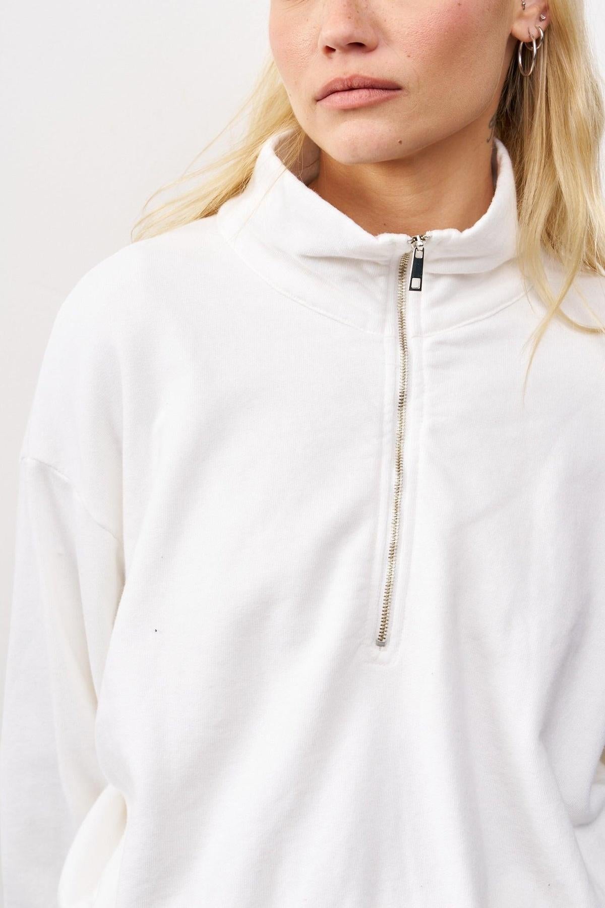 סווטשירט קו מכנס בשילוב רוכסן לבן